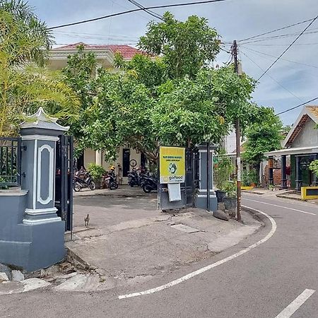 Icha Homestay Near Terminal Purabaya Madiun Ngoại thất bức ảnh