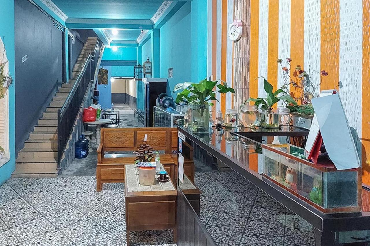 Icha Homestay Near Terminal Purabaya Madiun Ngoại thất bức ảnh